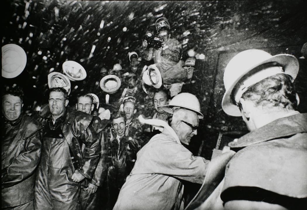 Photojournalism images raise 0,000 at charity auction