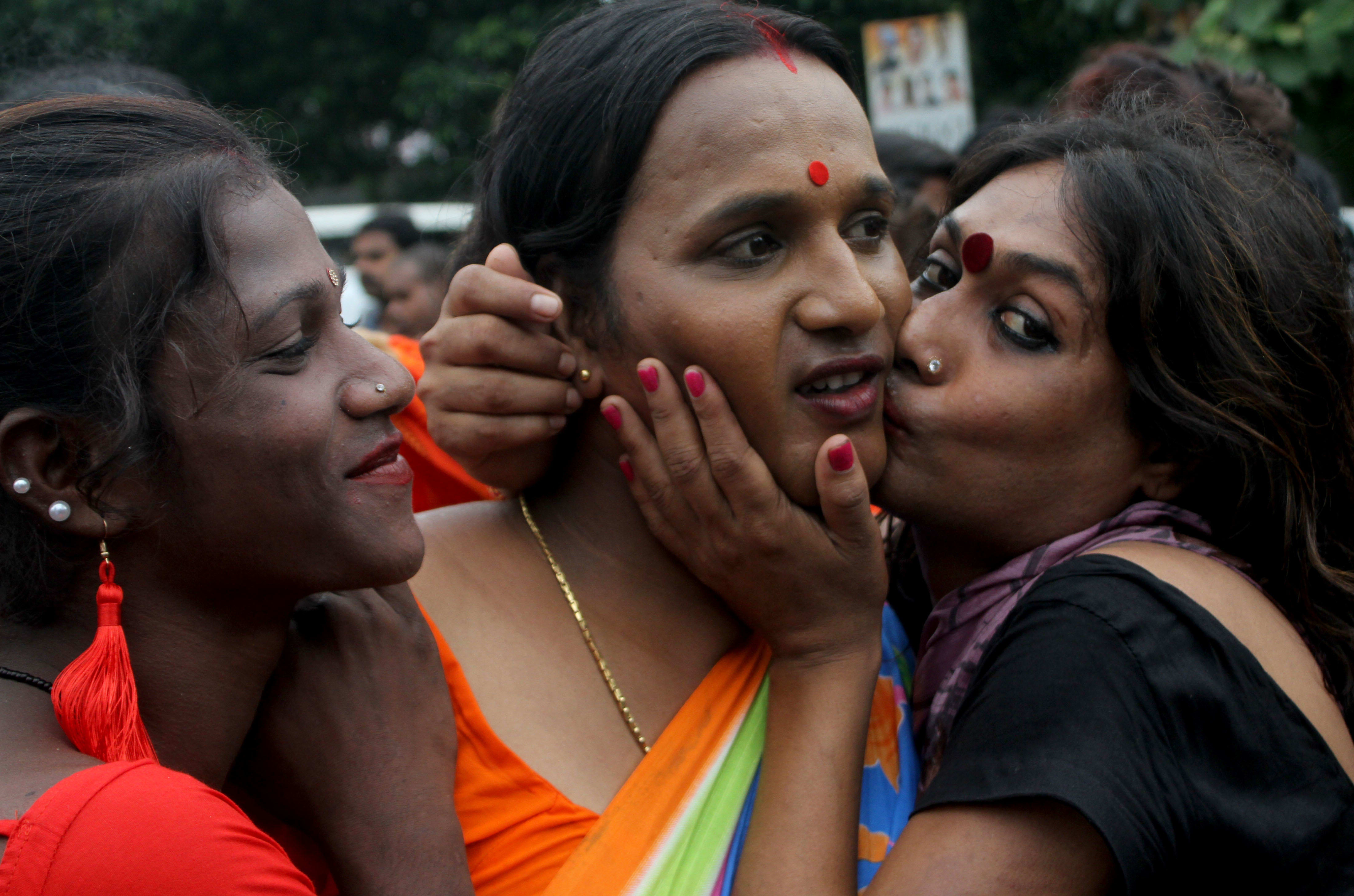 4404px x 2915px - Cheers and tears as India makes gay sex legal | RNZ News