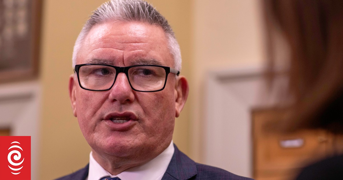 Senior Labour MP Kelvin Davis calls time on politics - Vimarsana News