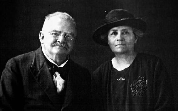 Gustav Kronfeld 1920; after his release from Motuihe Island (with wife Louisa)