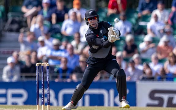 Wicketkeeper Dan Cleaver uit Nieuw-Zeeland is in het spel.