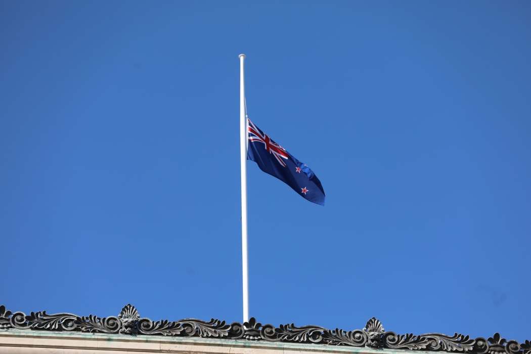 Aucklanders mourn the death of Queen Elizabeth