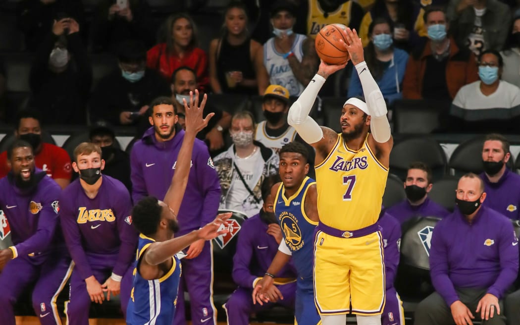 Carmelo Anthony announces retirement | RNZ News