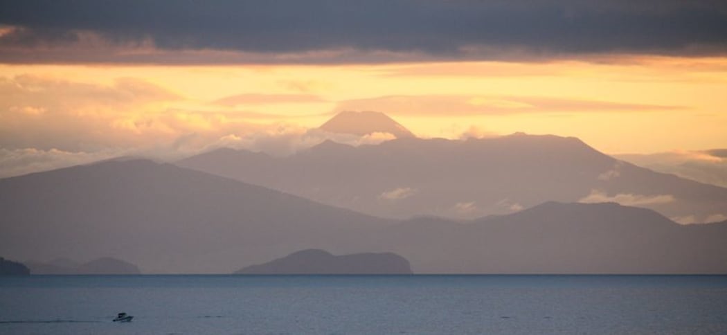 Lake Taupo fills the massive caldera of the Taupo supervolcano, and is flanked by further volcanoes such as Ngauruhoe.