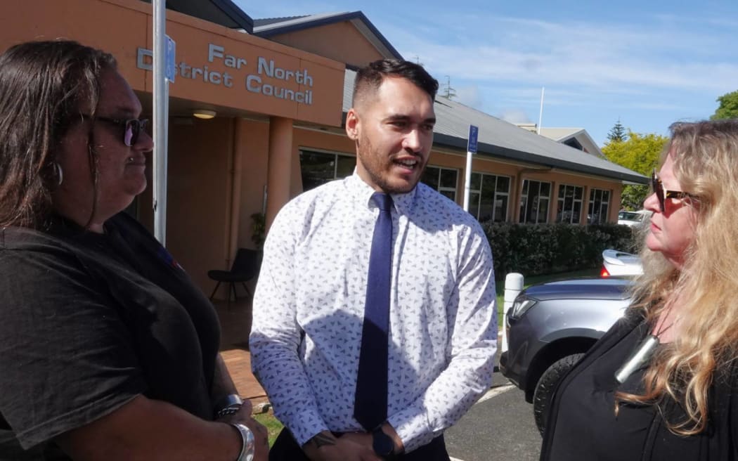 Far North Mayor Moko Tepania talks to Bay of Islands Animal Rescue founder Summer Johnson, left, and Bay of Islands Watchdogs coordinator Leonie Exel.