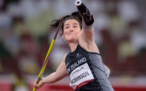 Javelin champion Holly Robinson easing back into Para world champs