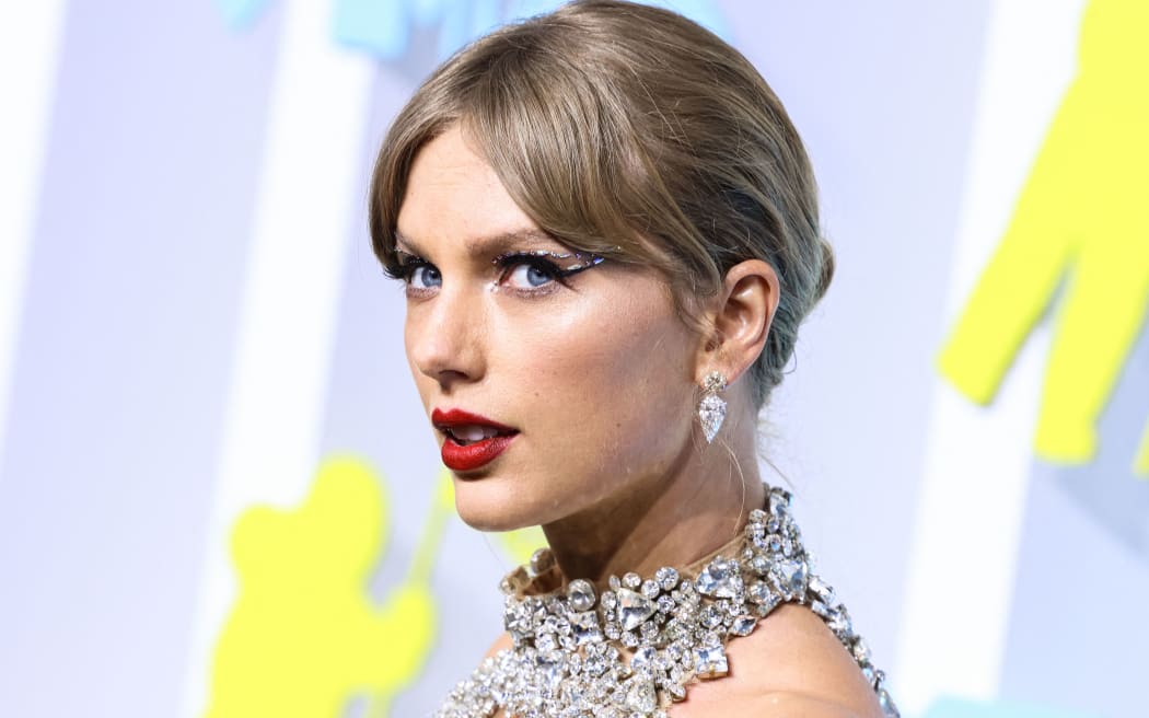 Taylor Swift arrives at the 2022 MTV Video Music Awards held at the Prudential Center on August 28, 2022 in Newark, New Jersey