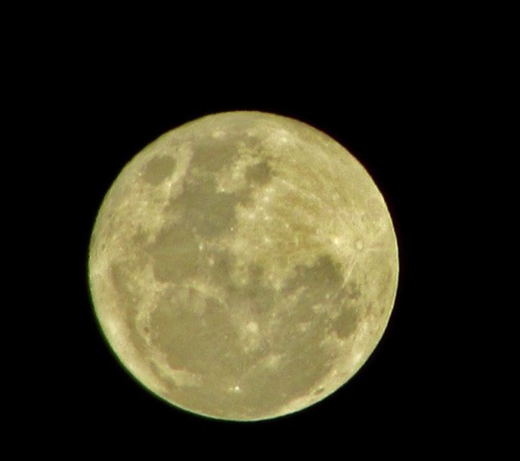 In pictures Super blue moon shines bright over Aotearoa RNZ News