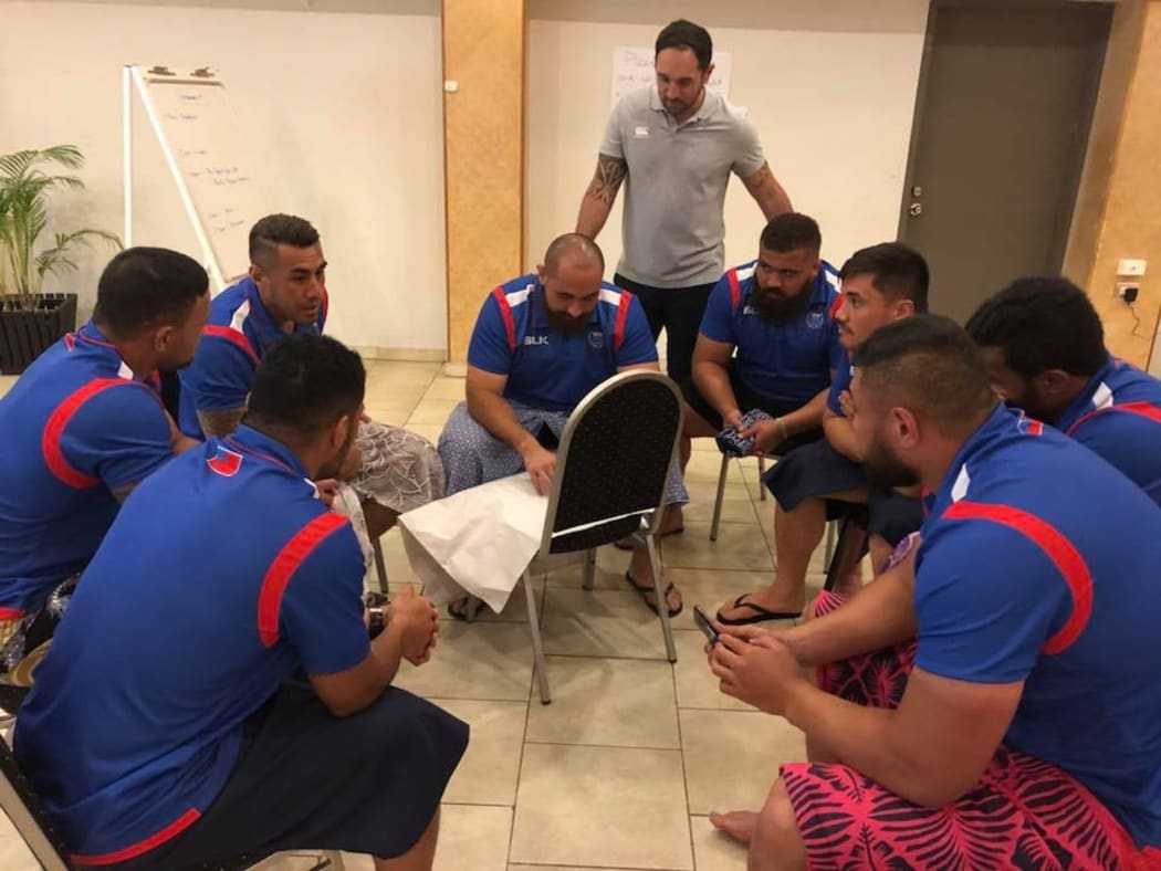 Pacific Rugby Players CEO Aayden Clarke (c) with members of the Manu Samoa team.