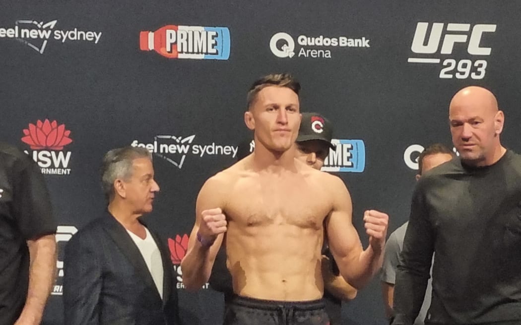 肖恩·楊 (Shane Young) 在悉尼 UFC 293 比賽中減重