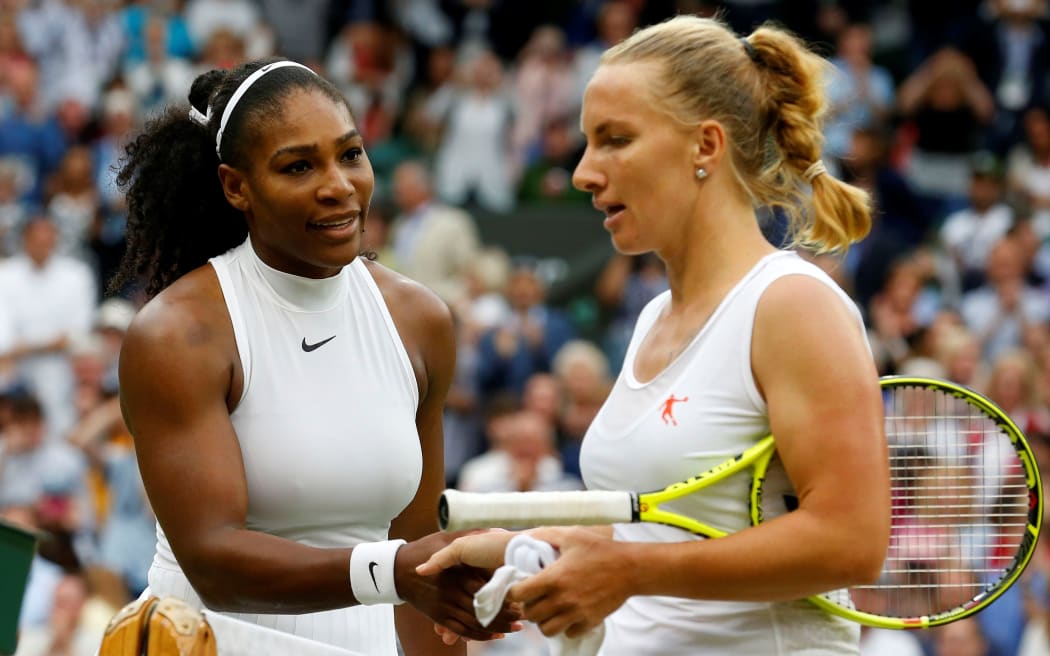 Serena Williams (L) shakes hands after beating Svetlana Kuznetsova on day eight of the 2016 Wimbledon Championships at the All England Lawn and Croquet Club in London, United Kingdom on July 04 2016. Lindsey Parnaby / Anadolu Agency 
LINDSEY PARNABY / ANADOLU AGENCY