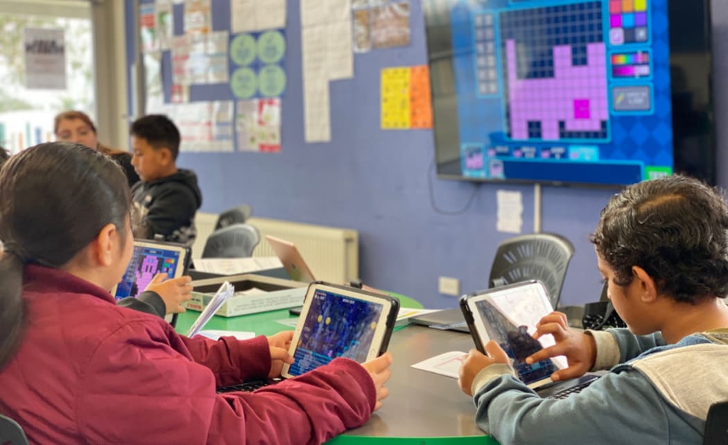 A computer skills workshop at Māngere Central Primary