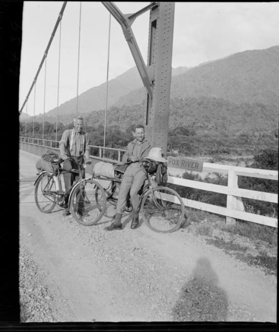 Cycles Past Bicycles in New Zealand's History A Gallery from the