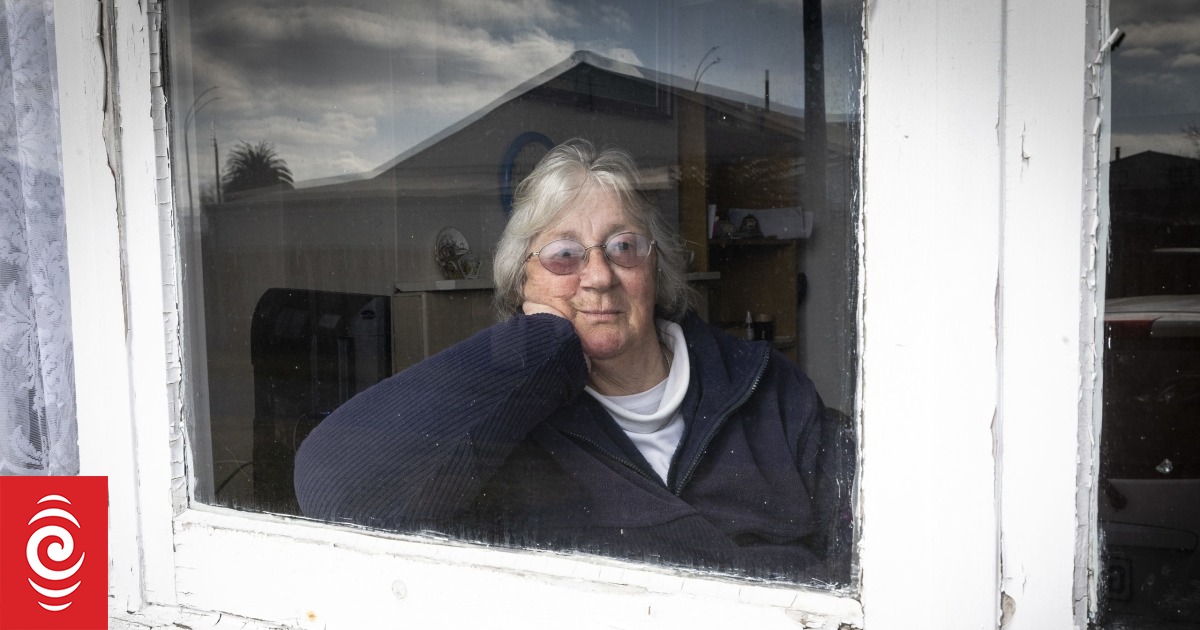 Rotorua pensioner frustrated by two-year wait to replace windows in council unit - Vimarsana News