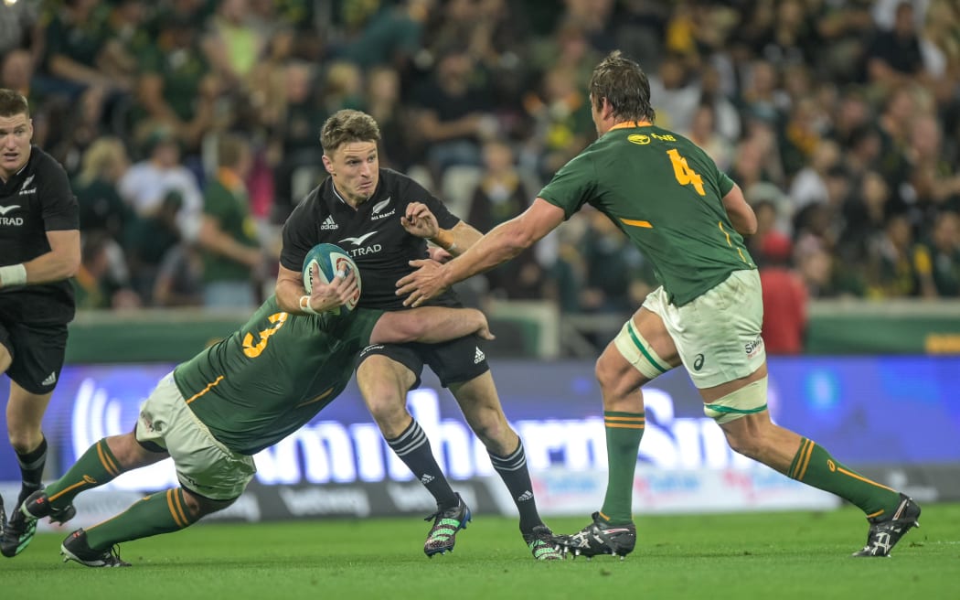 Frans Malherbe of South Africa and Beauden Barrett  of New Zealand during the New Zealand All Blacks v South Africa Springboks rugby union match at Mbombela Stadium, South Africa on Saturday 6 August 2022.
2022 Lipovitan-D Rugby Championship.
Mandatory credit: © Christiaan Kotze / www.photosport.nz