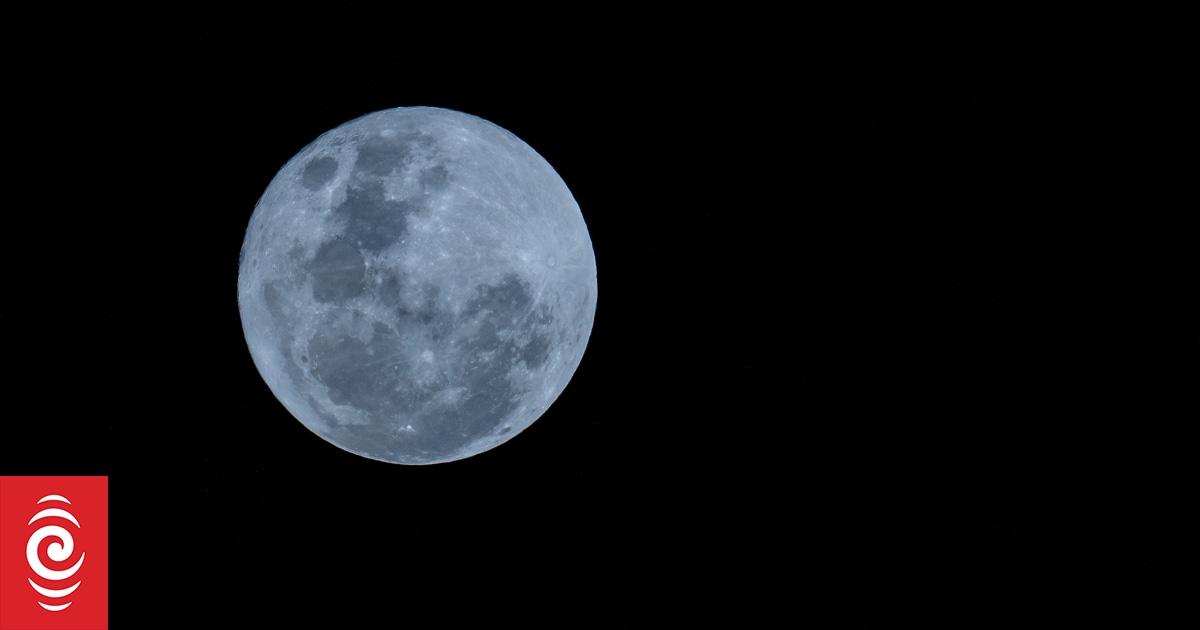 In pictures: Super blue moon shines bright over Aotearoa - Vimarsana News