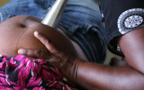 A healthcare worker conducts an antenatal examination in PNG.