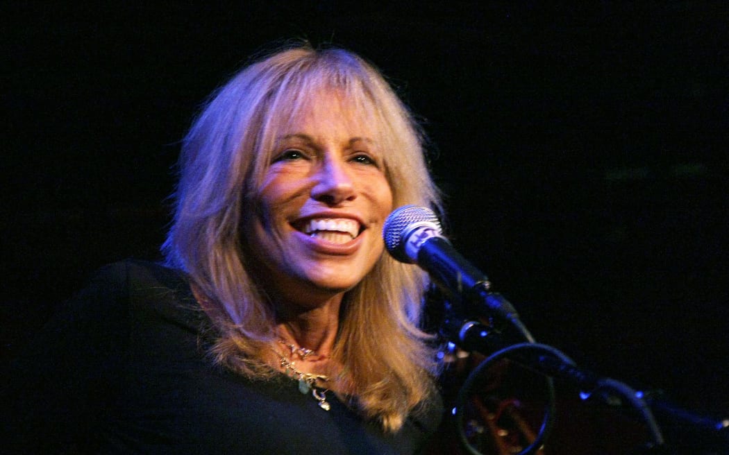 Carly Simon performs live in concert at The Hotel Cafe on May 11, 2008 in Los Angeles, California.