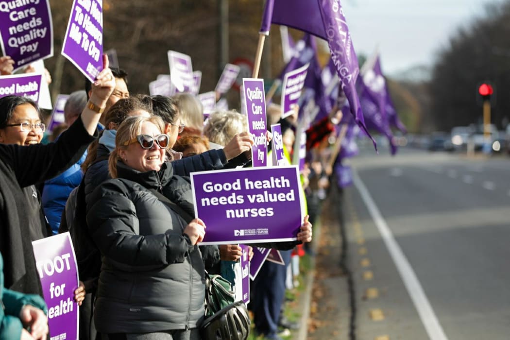 Nurses accept DHBs' latest pay offer | RNZ News
