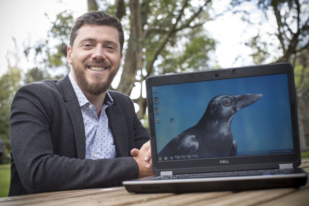 Alex Taylor, a cognitive biologist at the University of Auckland, has won the PM's MacDiarmid Emerging Scientist Prize for his work on the evolution of intelligence.