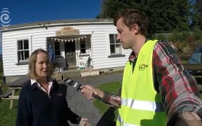 Reporter assesses damage to inland route into Kaikoura