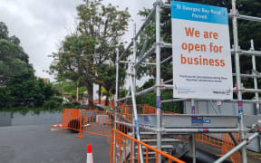 Work to repair a sewer line that collapsed in the Auckland suburb of Parnell in September 2023, creating a huge sinkhole, will not begin until early 2024.