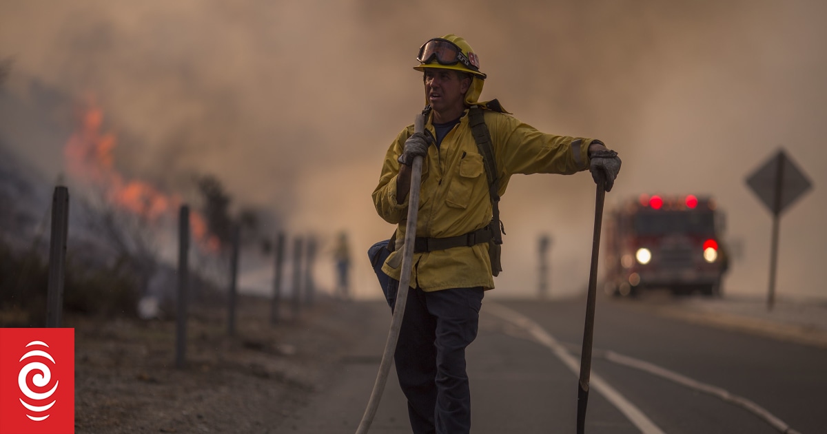 Los Angeles wildfires City declares emergency RNZ News