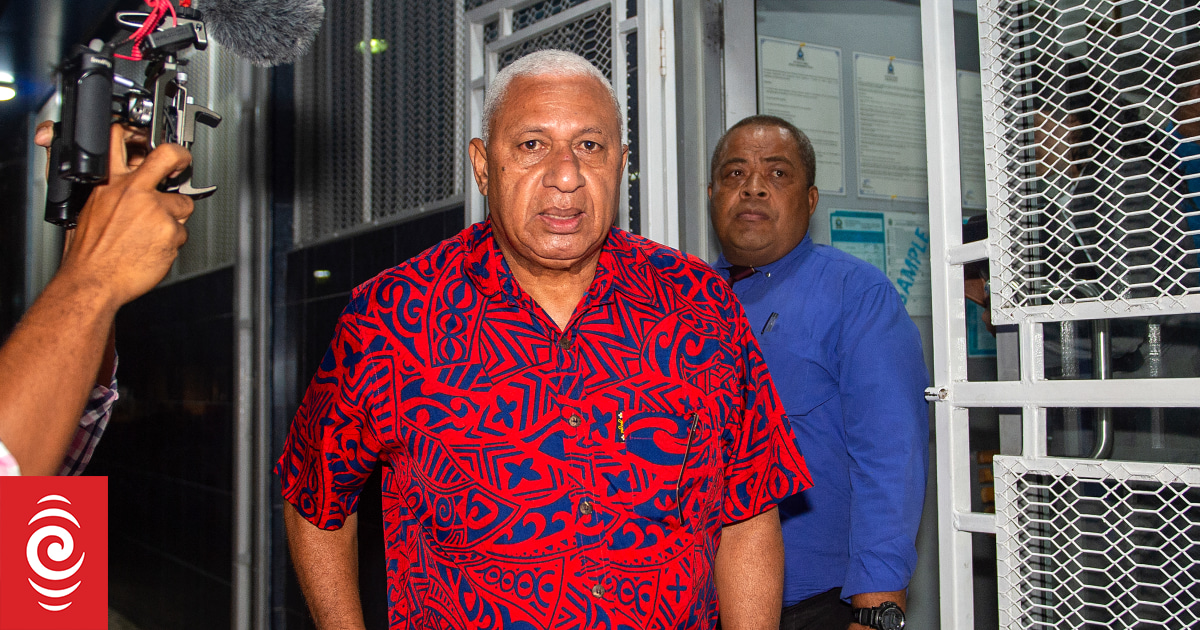 Frank Bainimarama spędza noc w policyjnej celi i ma dziś stawić się w sądzie