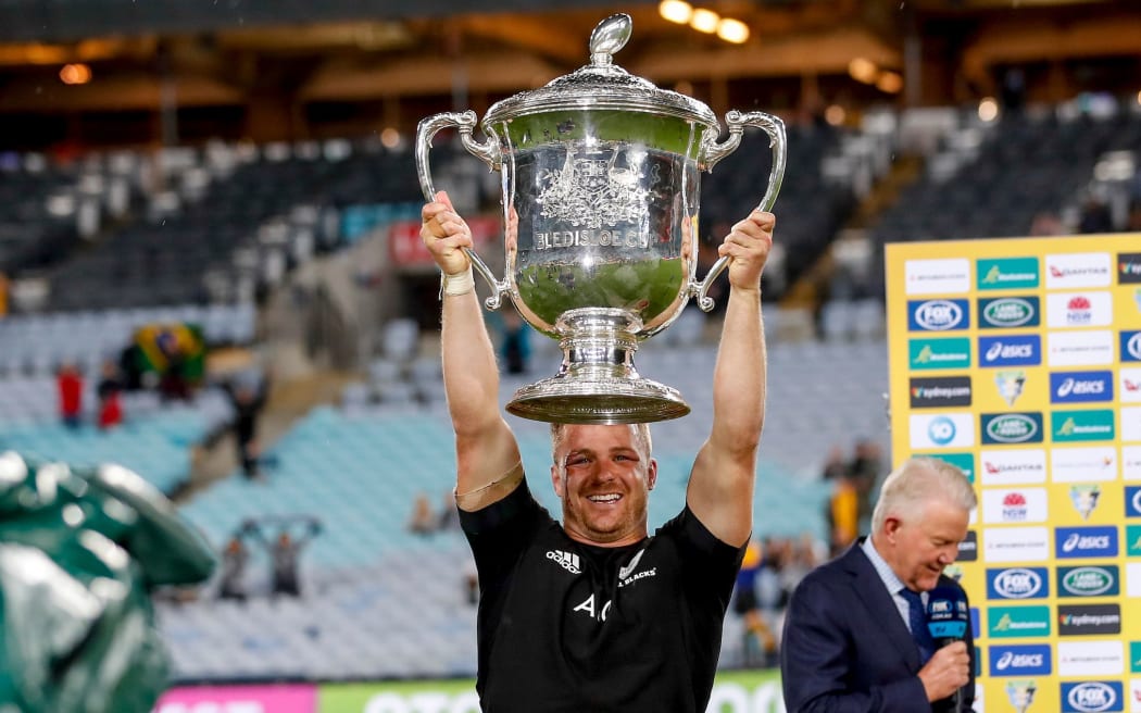 Sam Cane lifts the Bledisloe Cup. Bledisloe Cup rugby union test match. Australia Wallabies v New Zealand All Blacks. ANZ Stadium, Sydney, Australia. 31st Oct 2020.