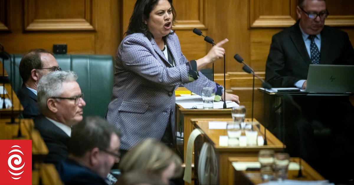 Finger pistols at 2pm: photos from a week of Question Time - Vimarsana News