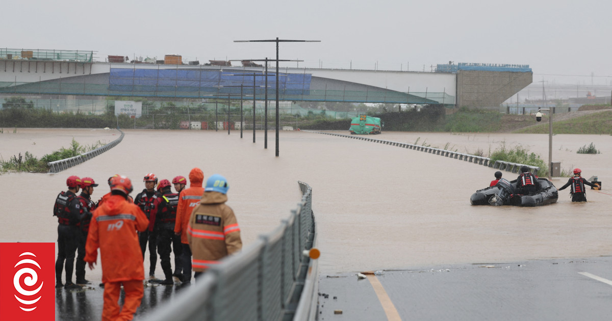 South Korea flood: Rescuers battle to reach cars in submerged Cheongju tunnel - Vimarsana News