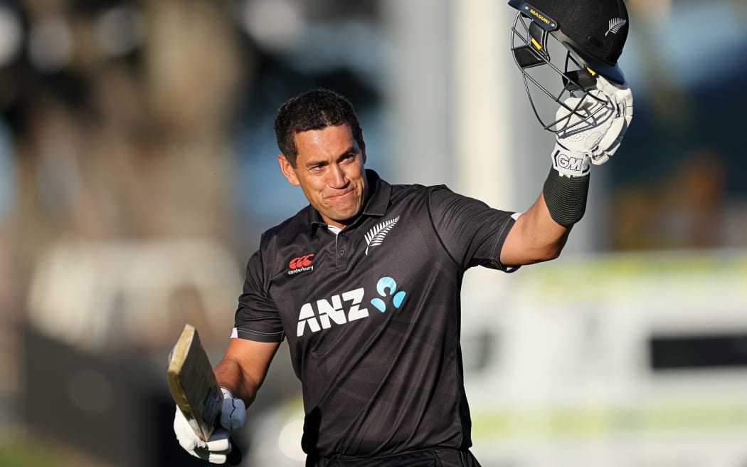 Ross Taylor farewells Sedden Park in his final game for the Black Caps.
