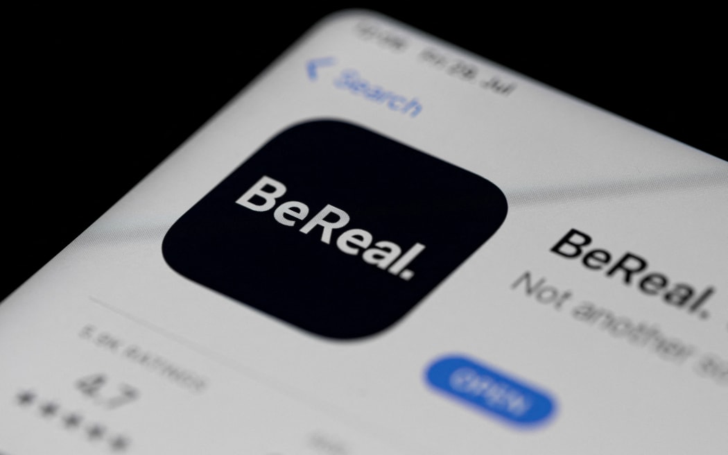 29 July 2022, Berlin: The logo of the app BeReal. is on a screen of a smartphone. Photo: Fabian Sommer/dpa (Photo by Fabian Sommer / DPA / dpa Picture-Alliance via AFP)