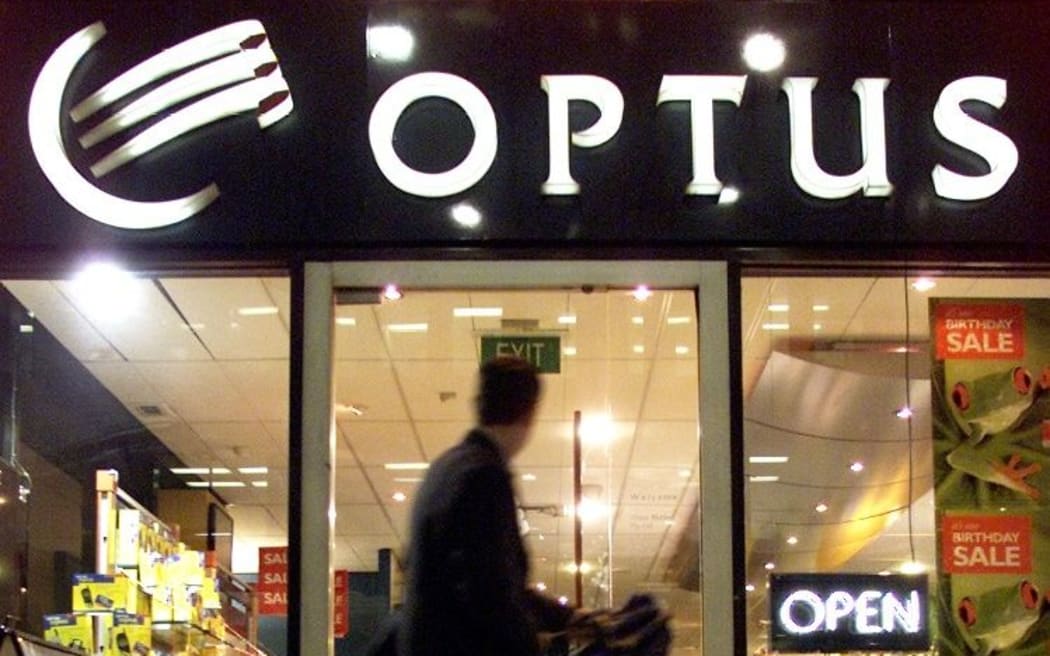 The CEO of Australian web service Optus has resigned after a nationwide outage