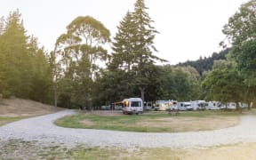 Motorhome campers at Lake Hawea Holiday Park, South Island.