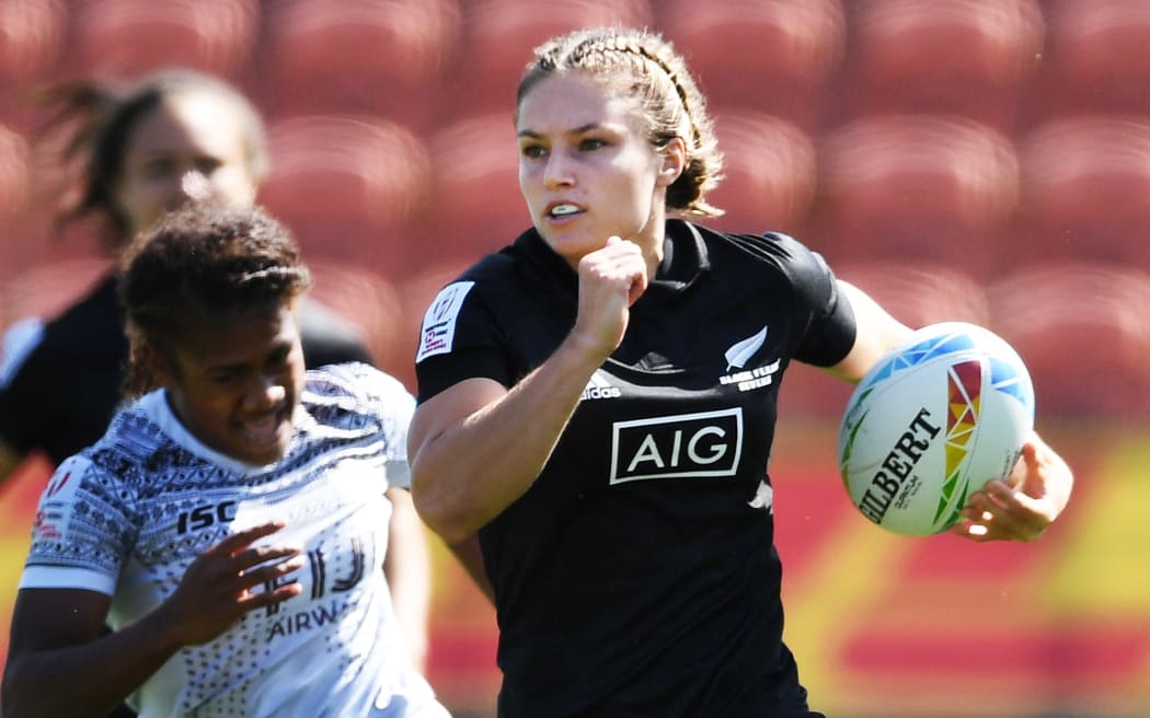 New Zealand's Michaela Blyde breaks away for a try on Day 2 of the HSBC New Zealand Sevens at FMG Stadium in Hamilton. Sunday 26 January 2020. Â© image by Andrew Cornaga / www.Photosport.nz
