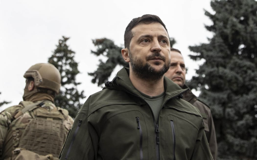 IZIUM, KHARKIV, UKRAINE - SEPTEMBER 14: Ukrainian President Volodymyr Zelenskyy attends flag hoisting ceremony in Izium after the Ukrainian forces took control of the city from the Russian forces in Kharkiv, Ukraine on September 14, 2022. Metin Aktas / Anadolu Agency (Photo by Metin Aktas / ANADOLU AGENCY / Anadolu Agency via AFP)