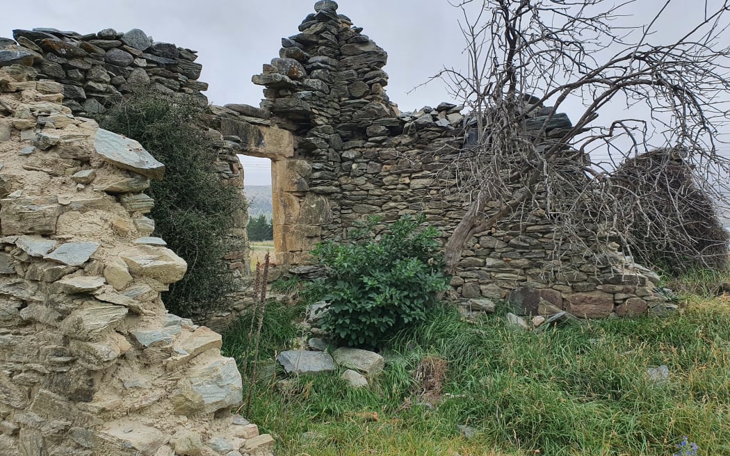 Farm building ruins in Waitaki Valley