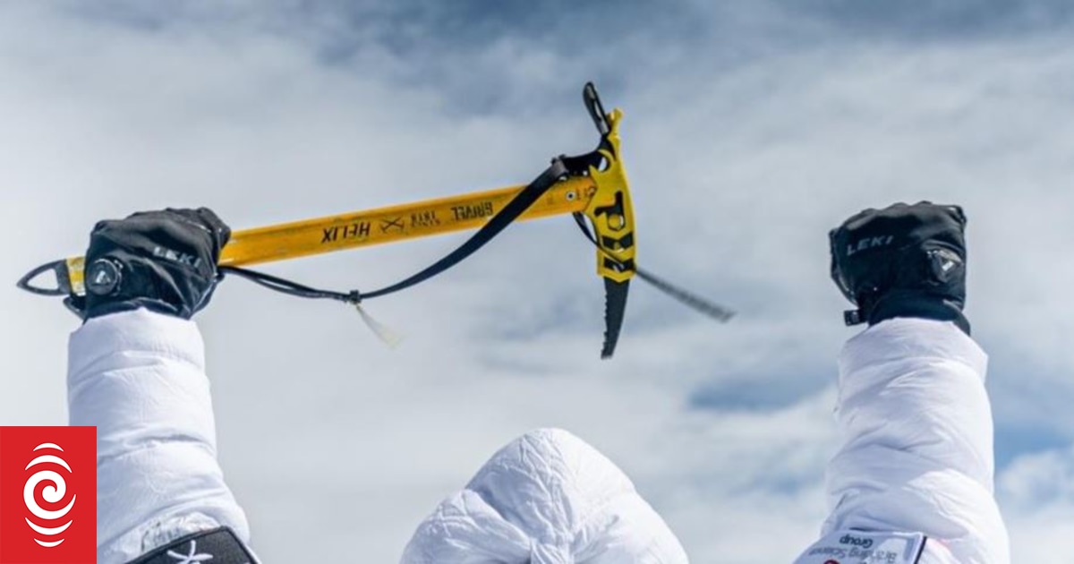 Double-leg amputee in 'world first' bid reaches top of Everest - Vimarsana News
