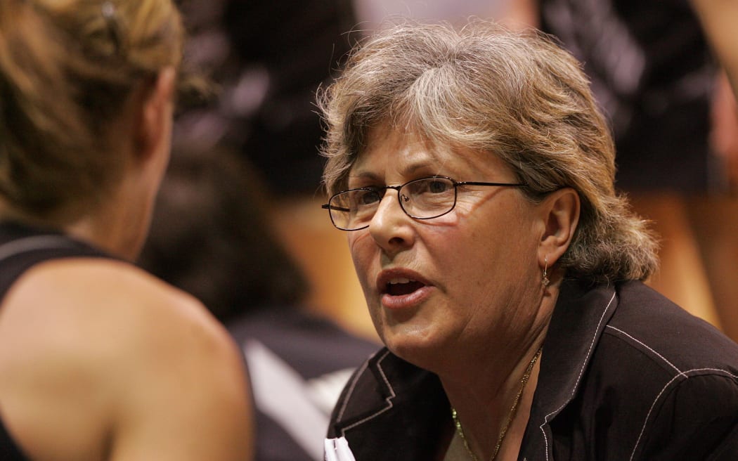 Former Silver Ferns' coach Leigh Gibbs speaking to the players in 2006.