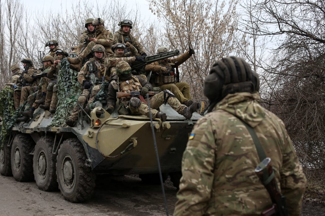 Ukrainian servicemen get ready to repel an attack in Ukraine's Lugansk region on February 24, 2022