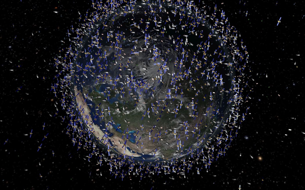 Ilustración de un artista de la gran cantidad de satélites y desechos espaciales en órbita (a través de la Agencia Espacial Europea)