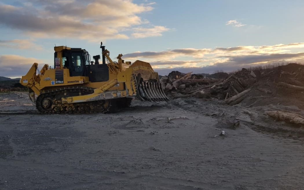 Tolaga Bay forestry slash Forestry Owners Association calls for mill