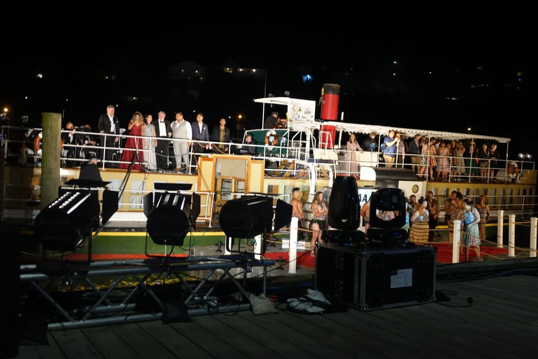 Paddle steamer 'Waimarie' hosted New Zealand opera stars by Whanganui river.