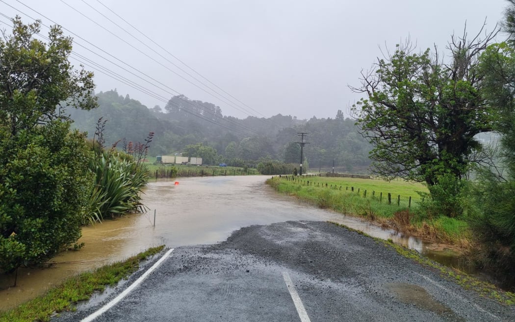 Flooding along Grahamtown Rd, Whangārei
