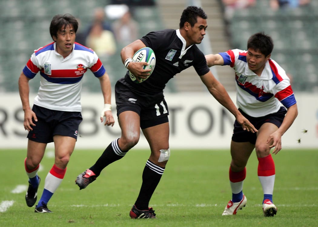 Isaia Toeava in action for New Zealand against Korea at the 2005 Rugby World Cup Sevens.