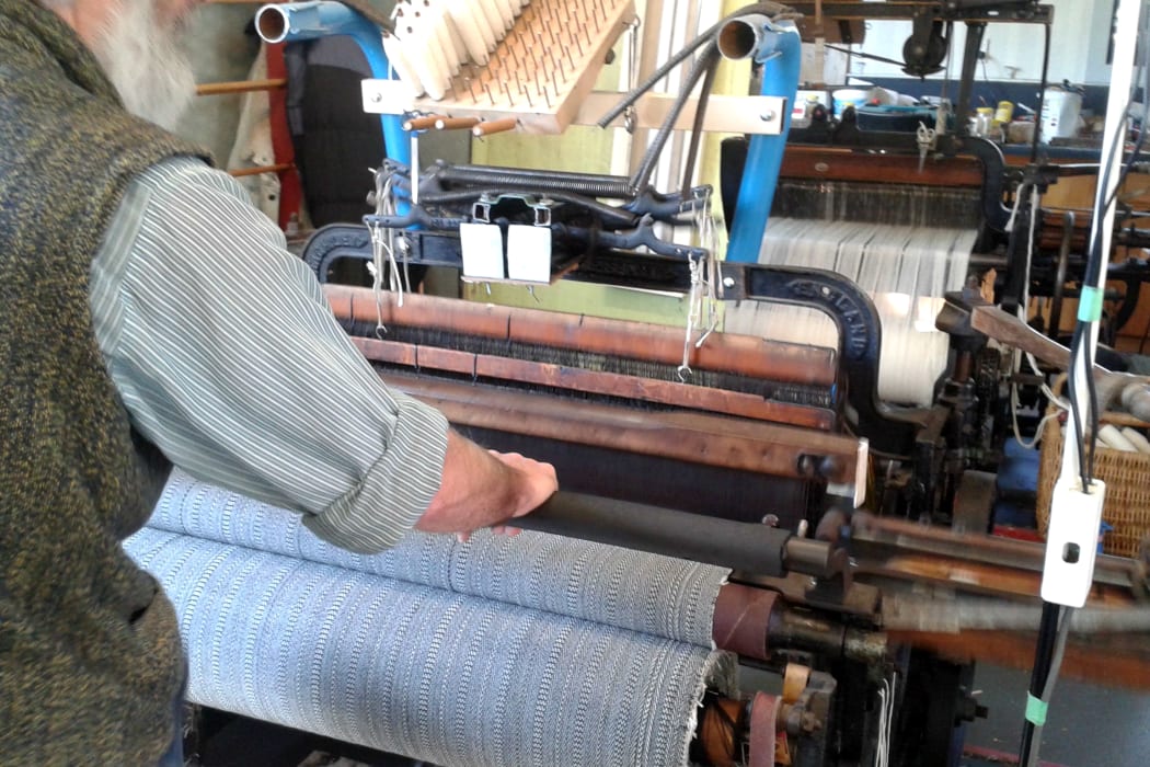 Rod weaving on a Mark 1 Hatterley Domestic loom