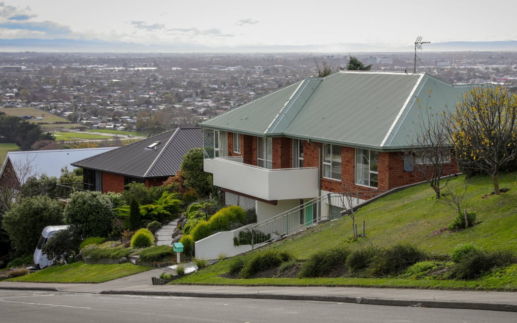 Decline in house prices gains more traction but crash not expected - CoreLogic - RNZ