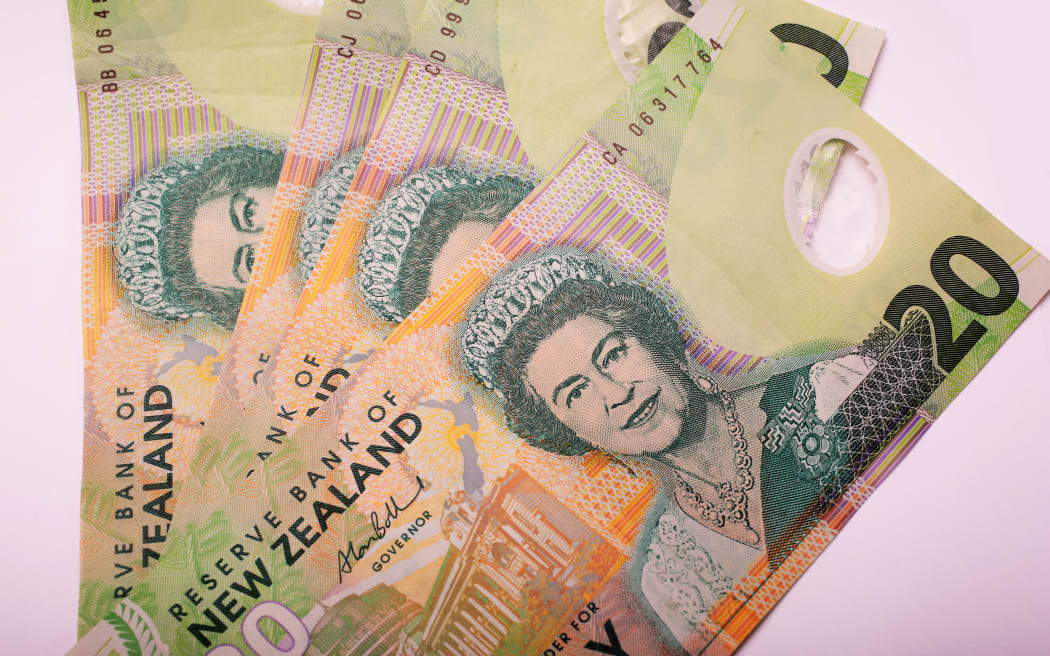 Petition calls for monarchy to be replaced on New Zealand money RNZ News