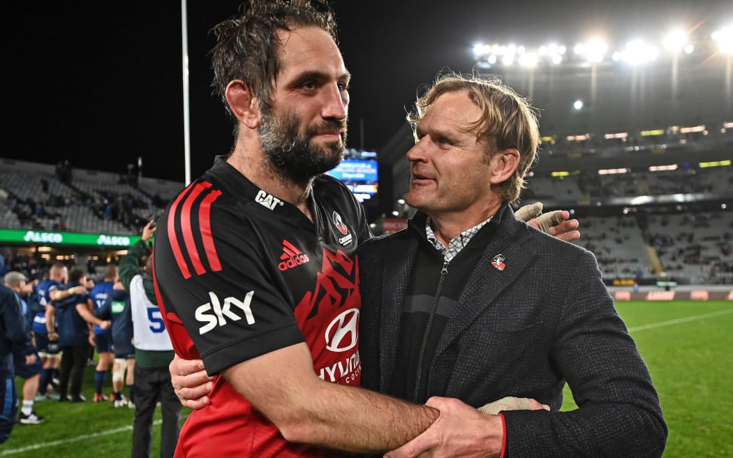 Sam Whitelock of the Crusaders and Crusaders coach Scott Robertson.
Blues v Crusaders Super Rugby Pacific Final rugby union match at Eden Park, Auckland, New Zealand on Saturday 18 June 2022.
© Copyright photo: Andrew Cornaga / www.photosport.nz